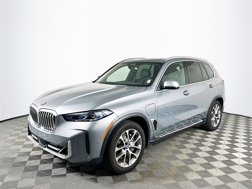 Used 2025 Skyscraper Gray Metallic BMW xDrive50e image 1