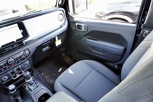 New 2025 Black Clear-Coat Exterior Paint Jeep Sport S image 26