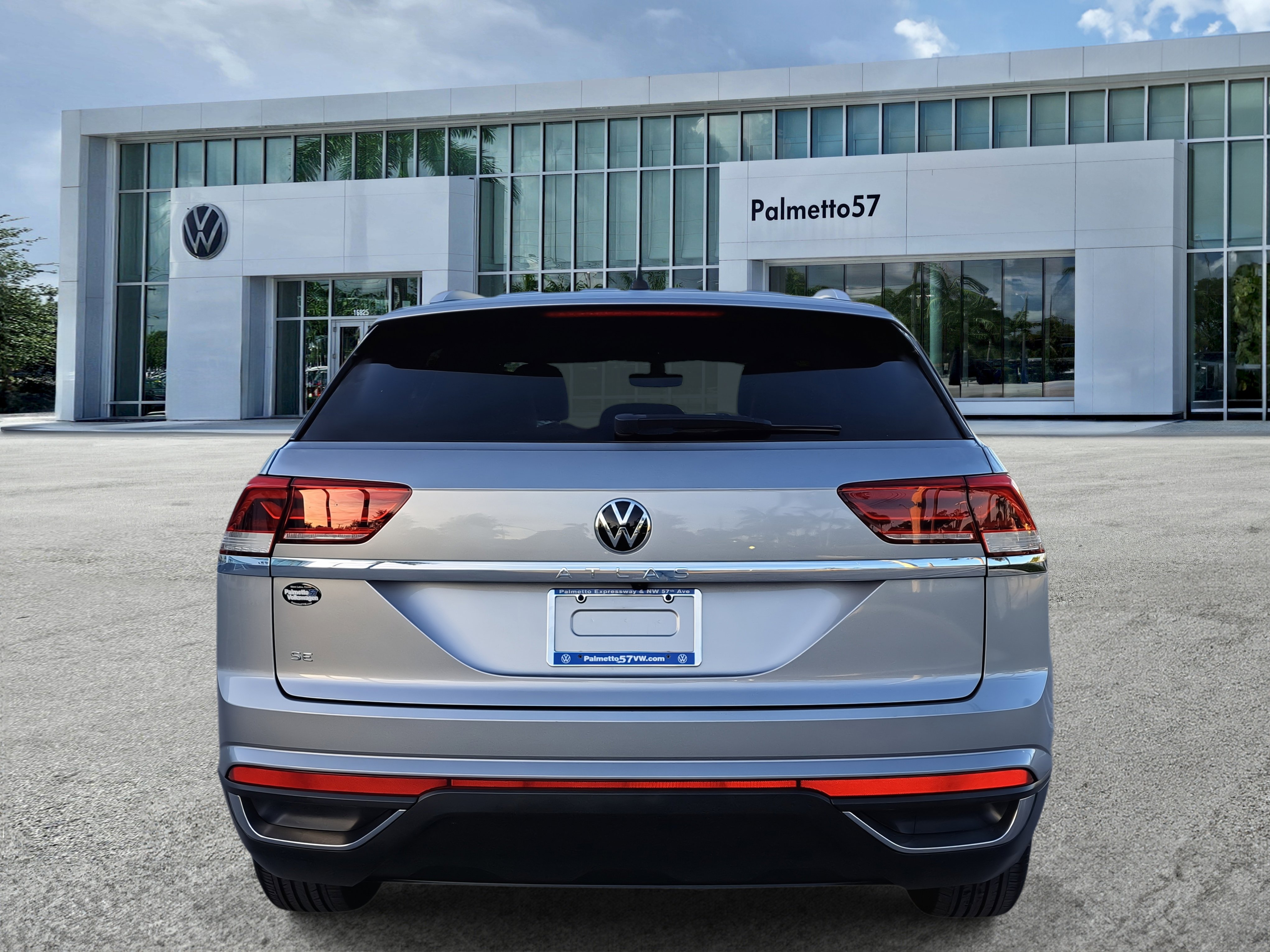 2022 Volkswagen Atlas Cross Sport SE photo 2