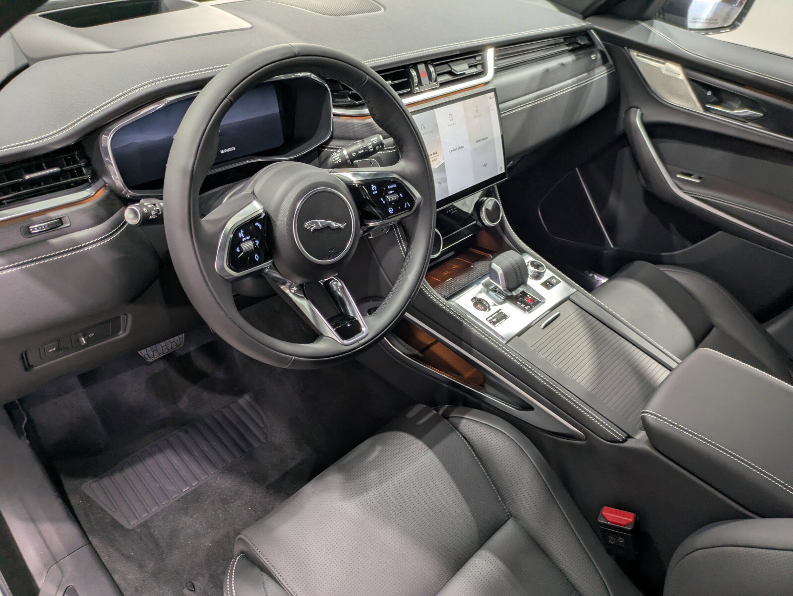 2026 Jaguar F-PACE P250 R-Dynamic S photo 6