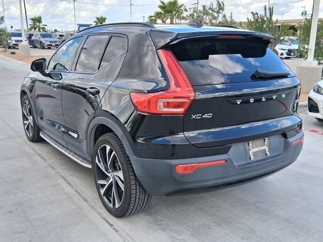 2022 Volvo XC40 R-Design photo 4