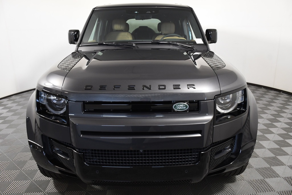 2025 Land Rover Defender 130 V8 photo 10