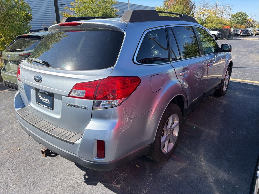 2013 Subaru Outback 2.5i Premium photo 2
