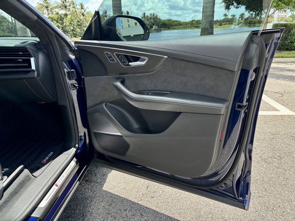 2021 Audi RS Q8 photo 17