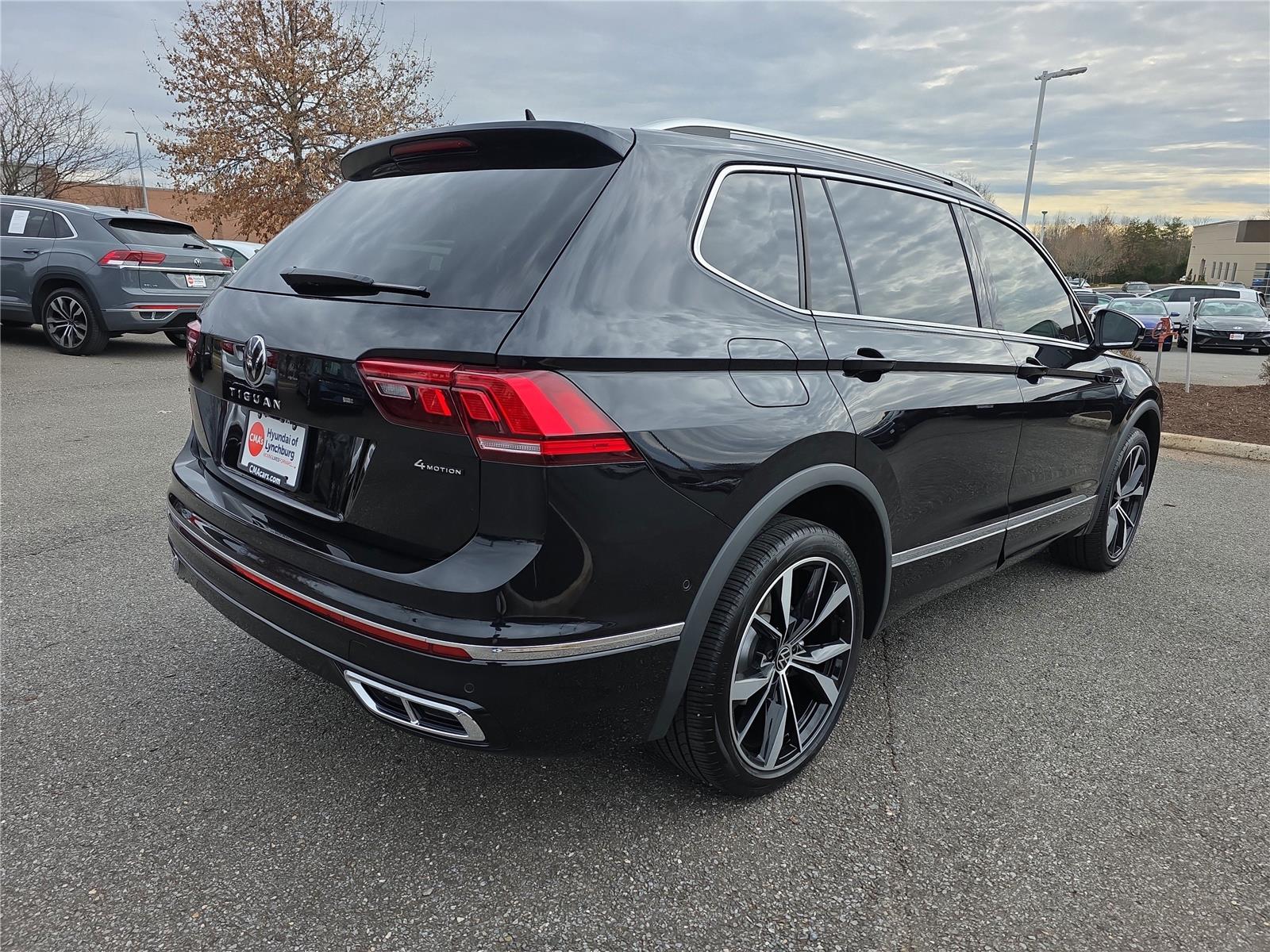 2024 Volkswagen Tiguan SEL R-Line Black photo 3