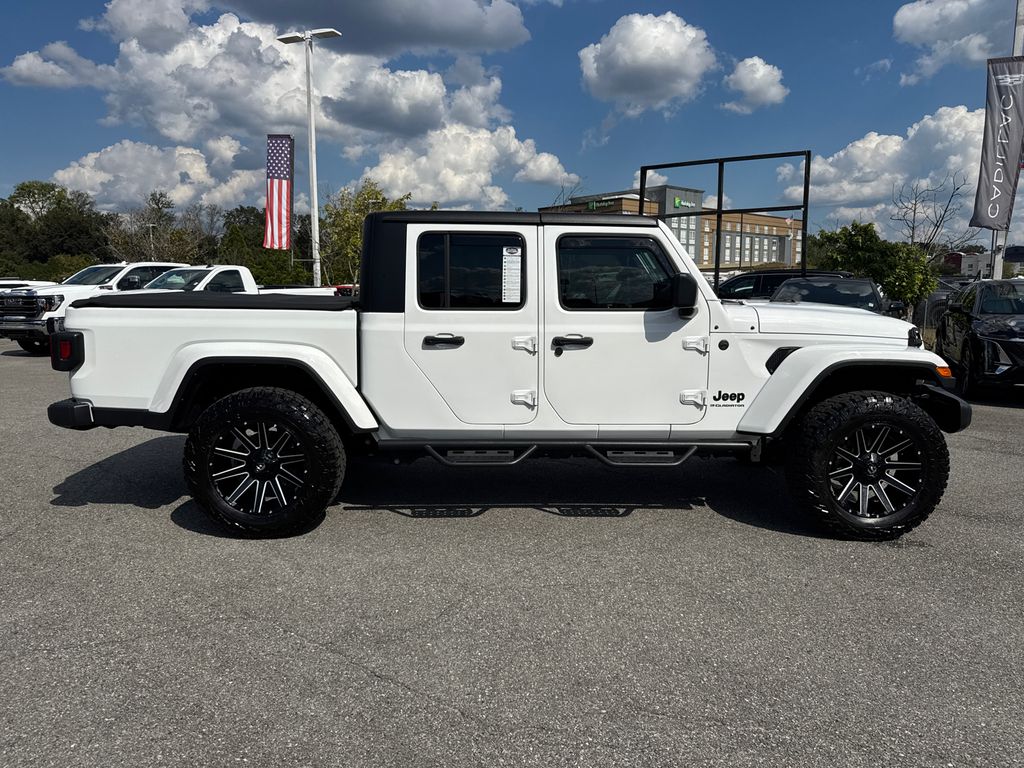 2024 Jeep Gladiator Sport photo 2