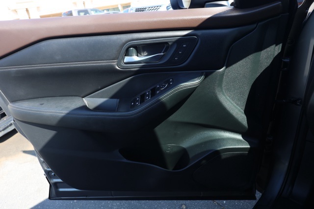 2023 Nissan Rogue SL photo 19