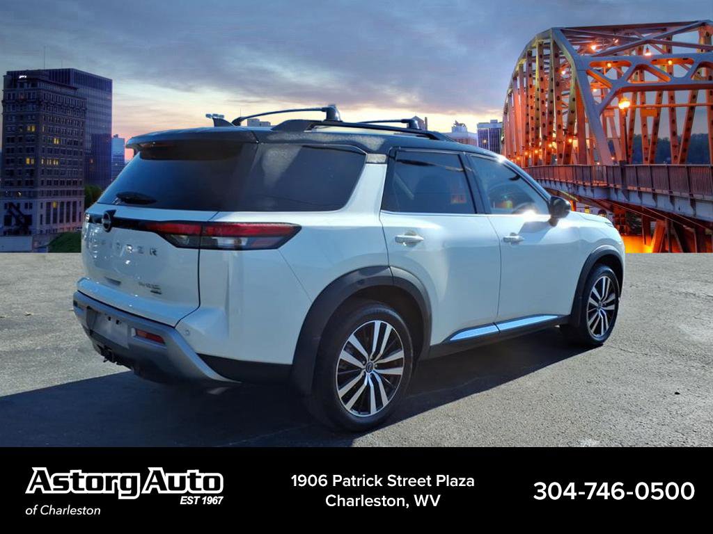 2024 Nissan Pathfinder Platinum photo 2