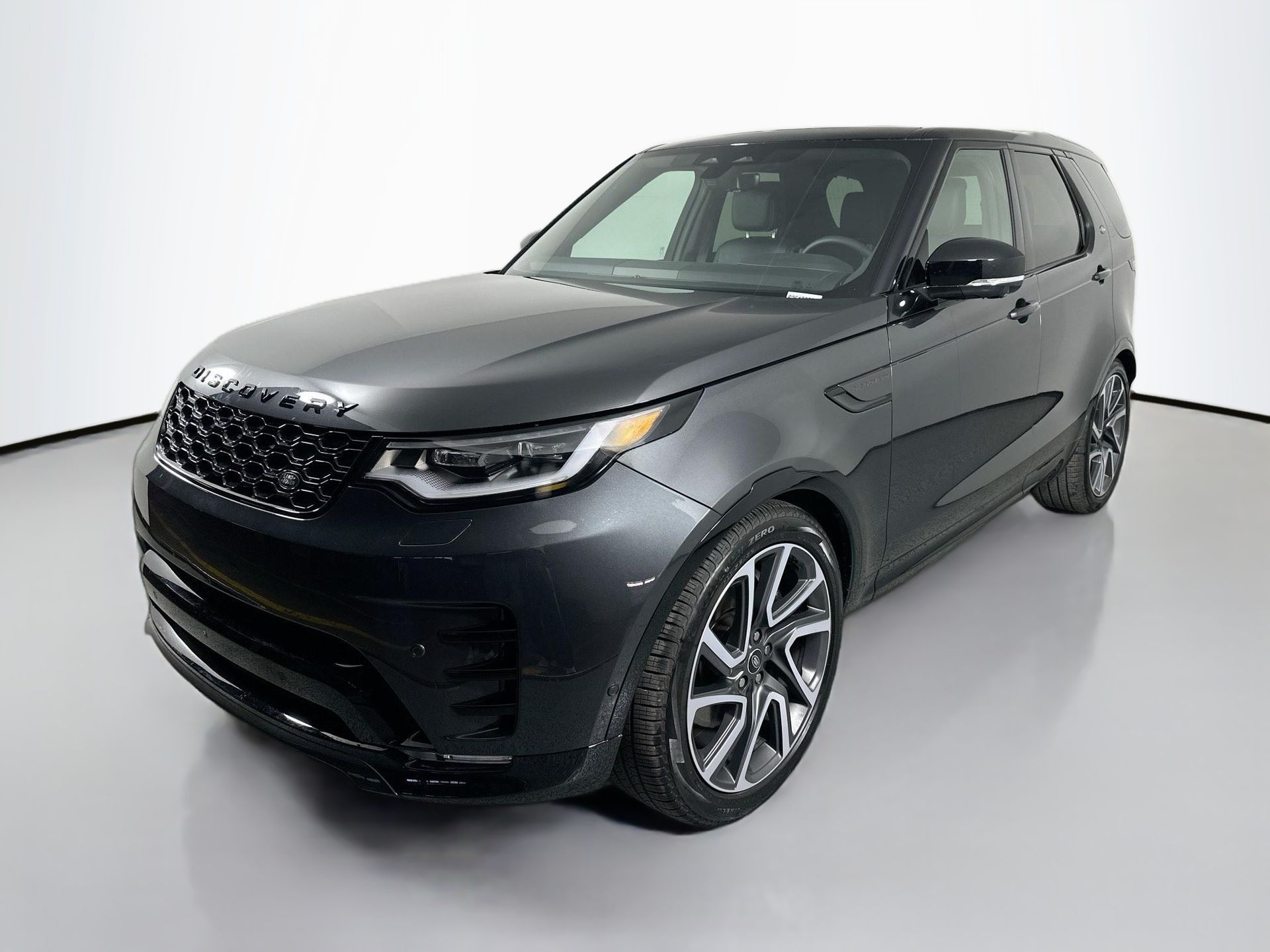 2025 Land Rover Discovery Dynamic SE's photo