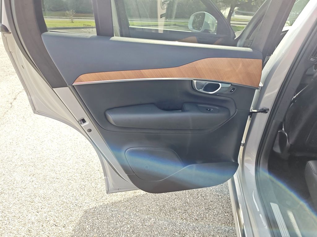 2024 Volvo XC90 Plus photo 33