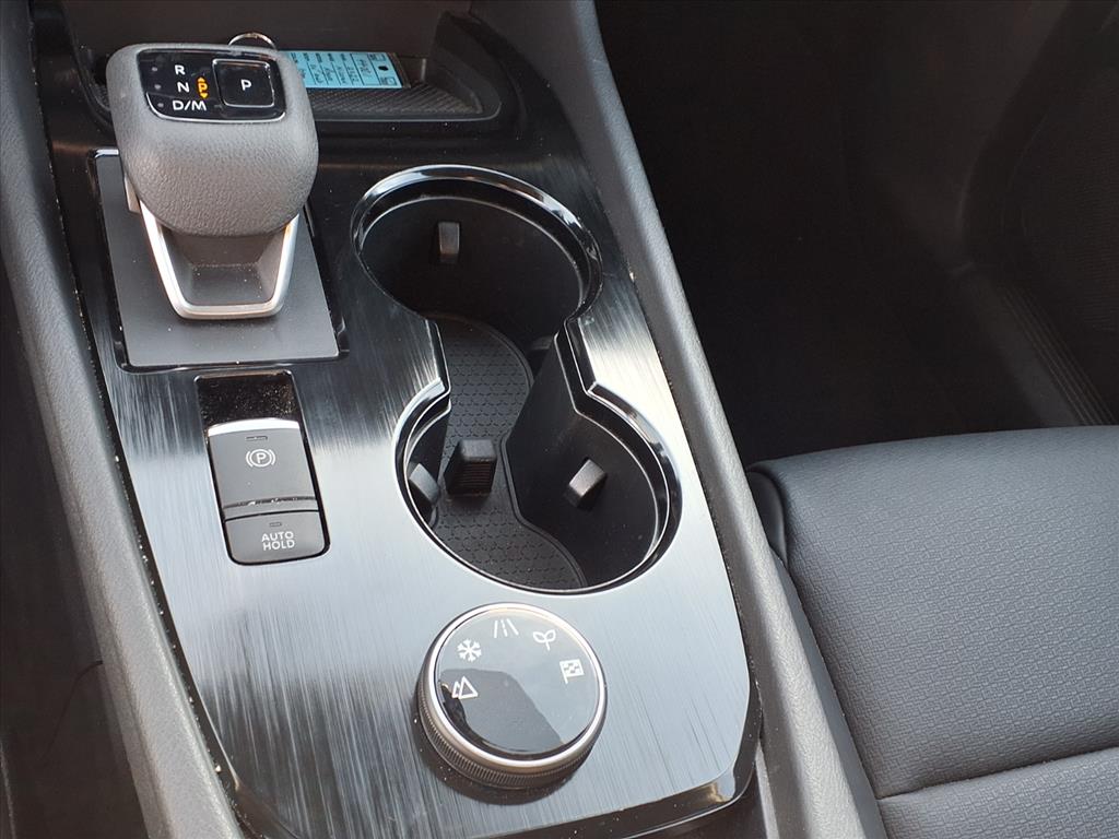 2022 Nissan Rogue SV photo 6