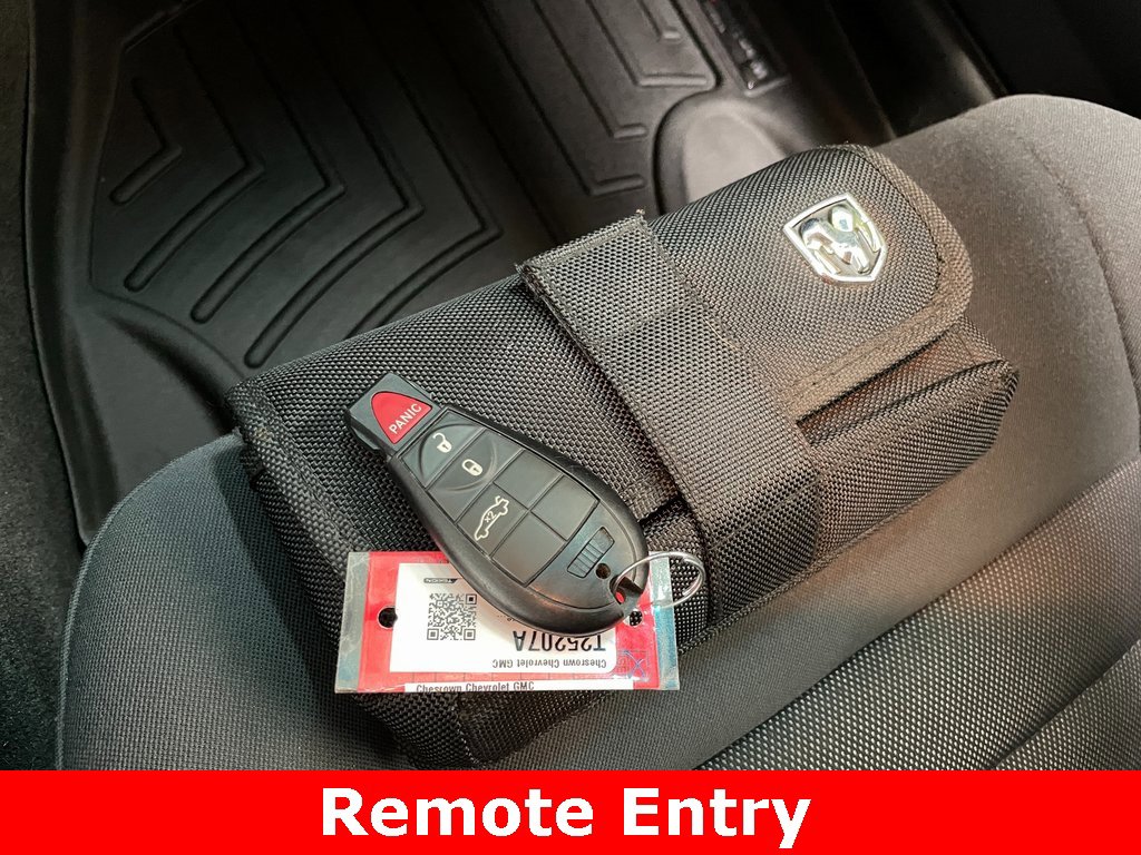 2009 Dodge Challenger R/T photo 2