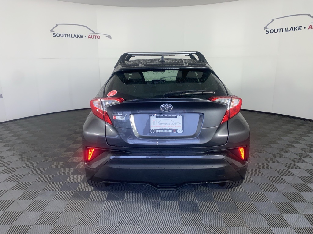 2021 Toyota C-HR XLE photo 9
