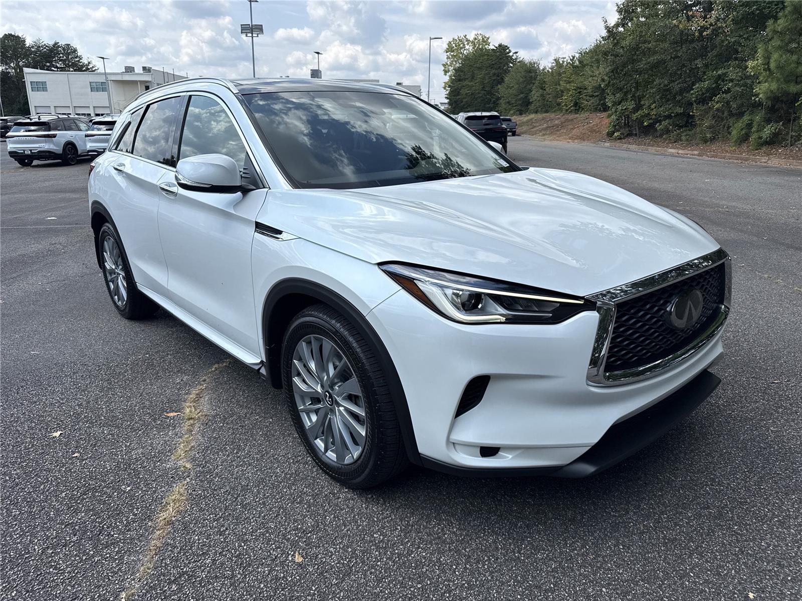 2025 Infiniti QX50 Luxe photo 3