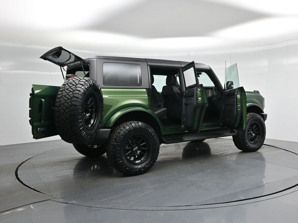 2025 Ford Bronco Outer Banks photo 4