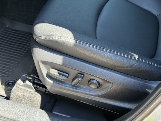 2024 Toyota Corolla Cross XLE photo 16