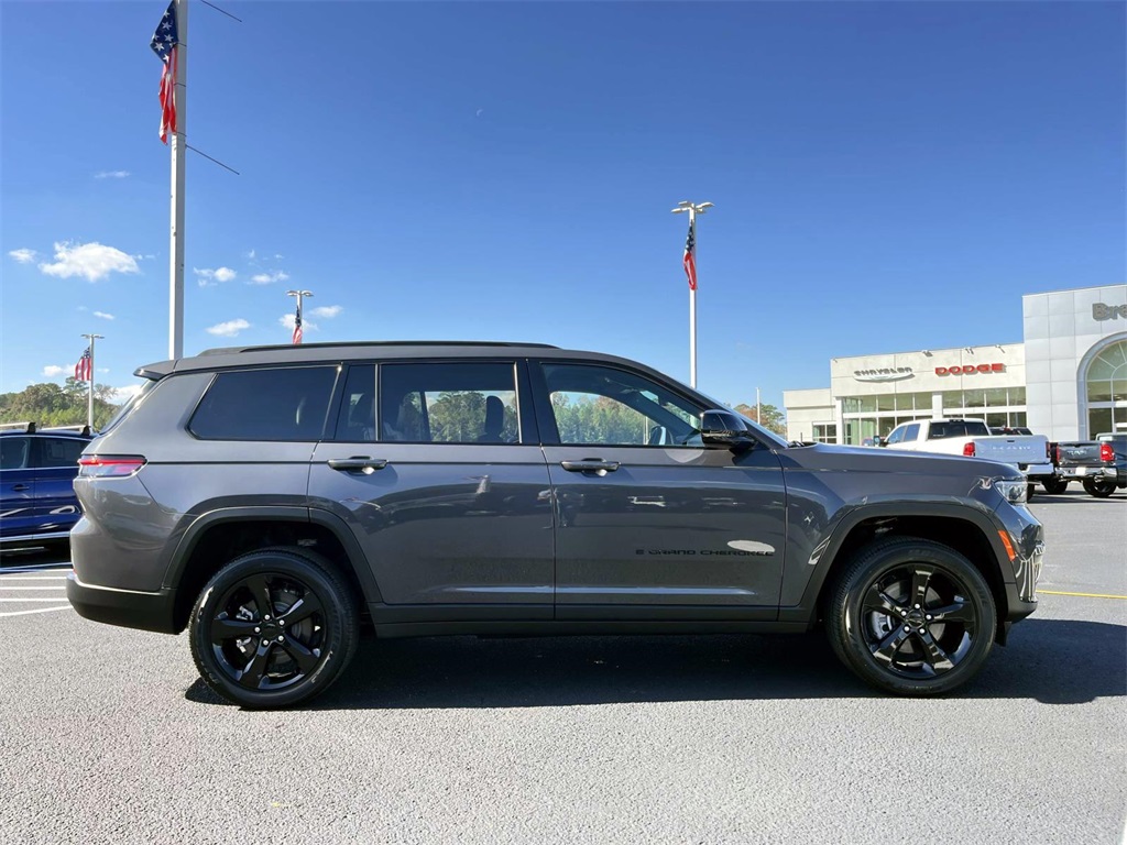 2025 Jeep Grand Cherokee Altitude X photo 3