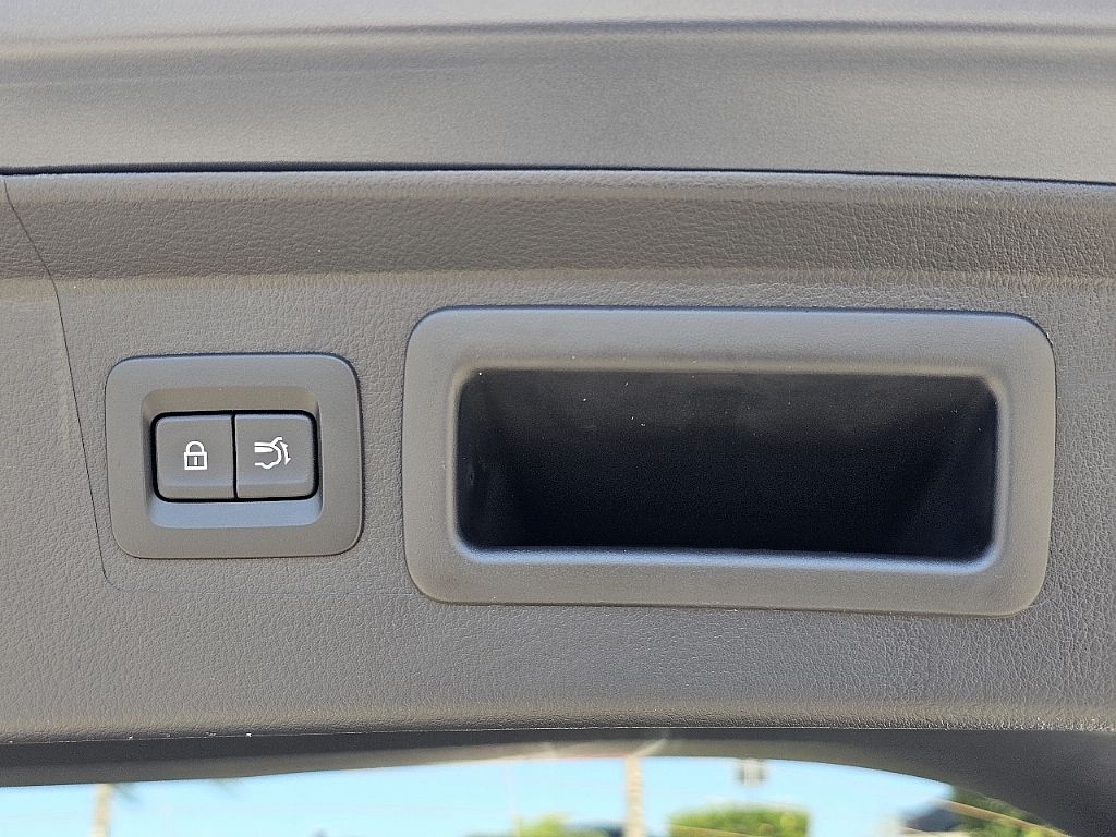 2025 Mazda CX-50 Premium photo 9