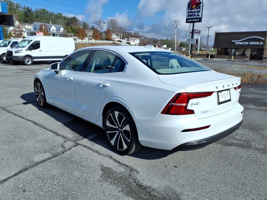 2023 Volvo S60 Ultimate photo 3