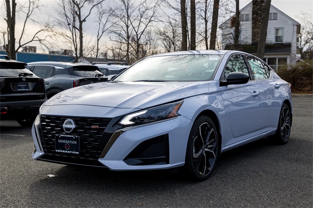 2025 Nissan Altima SR's photo