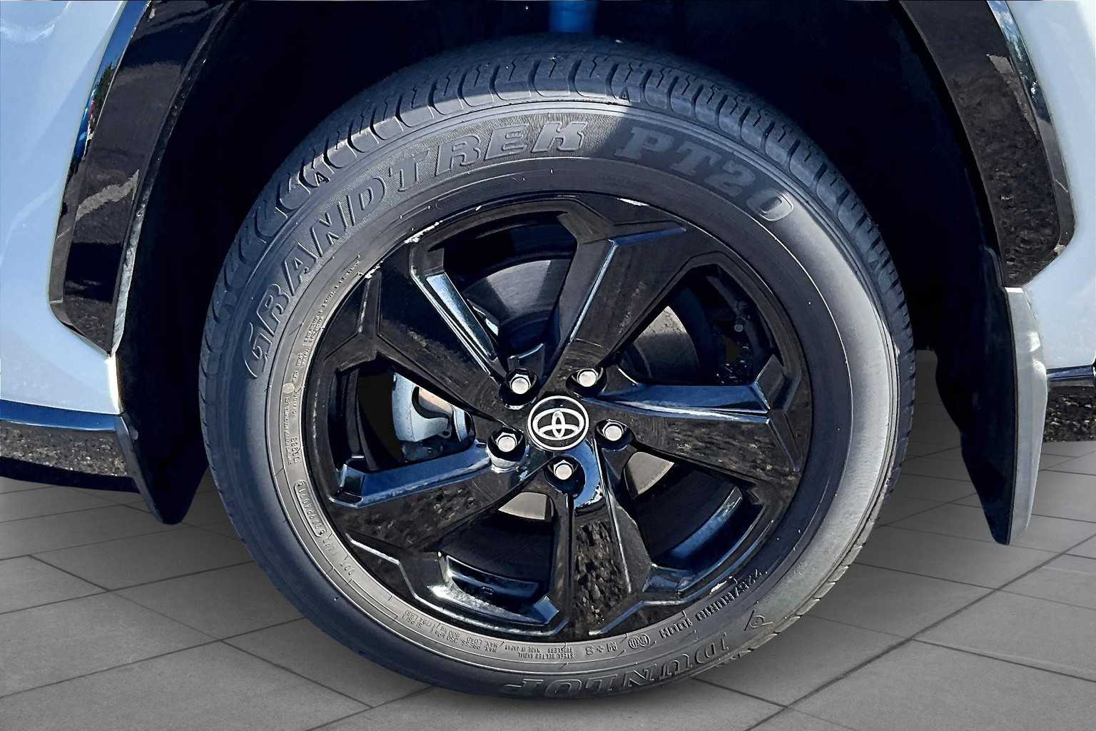 2021 Toyota RAV4 Hybrid XSE photo 9