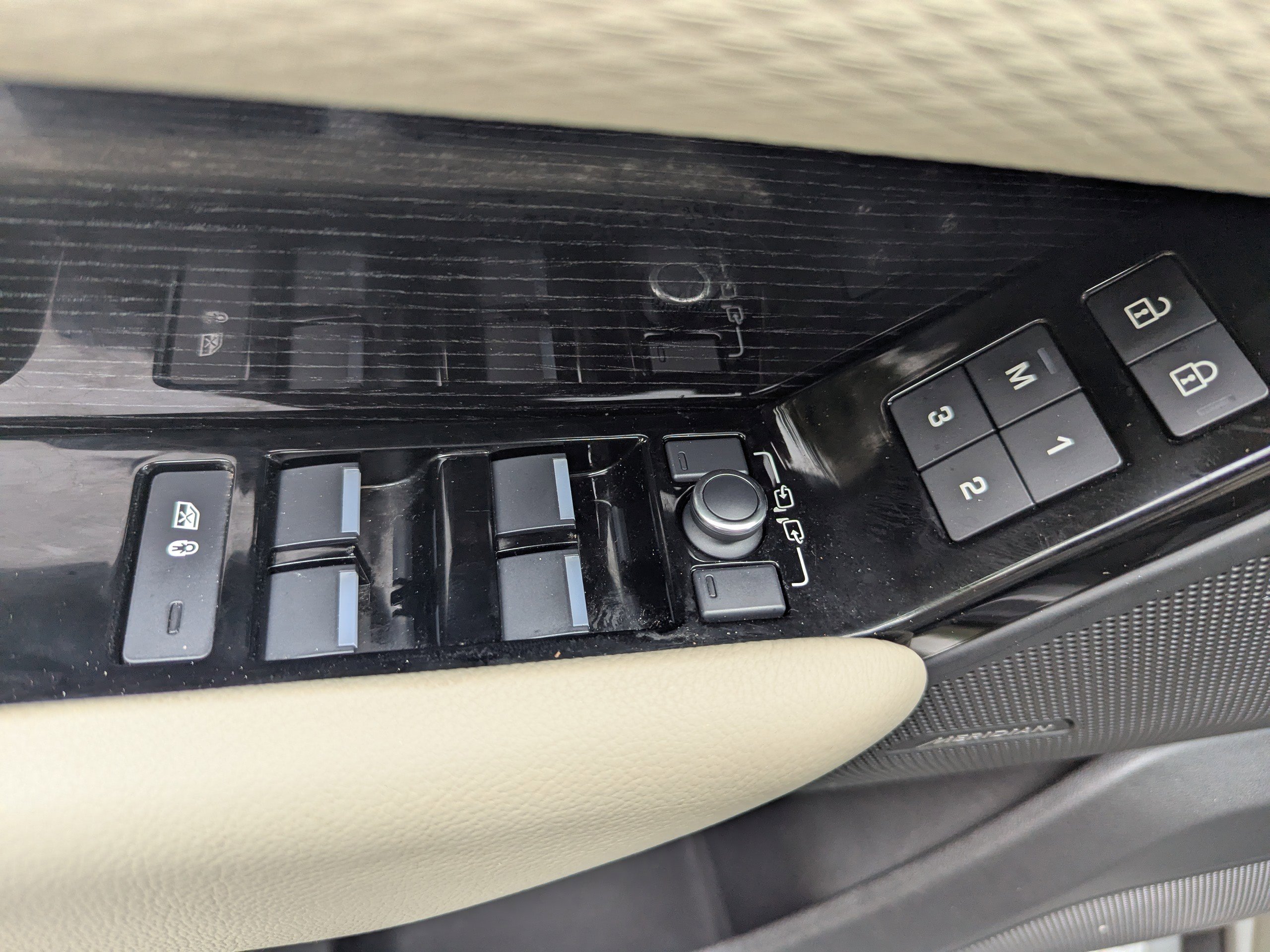 2021 Land Rover Range Rover Velar R-Dynamic S photo 18