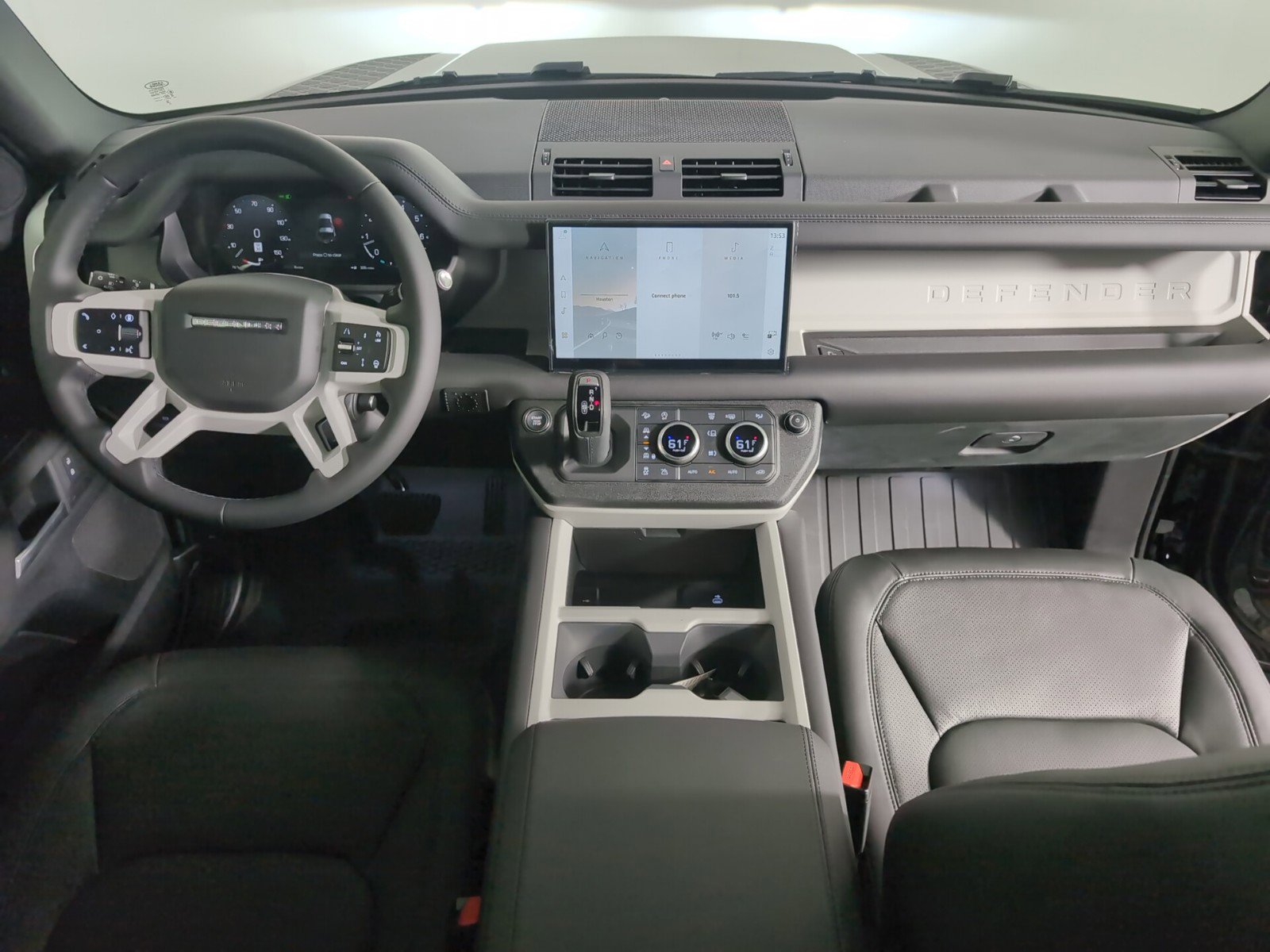2025 Land Rover Defender S photo 4