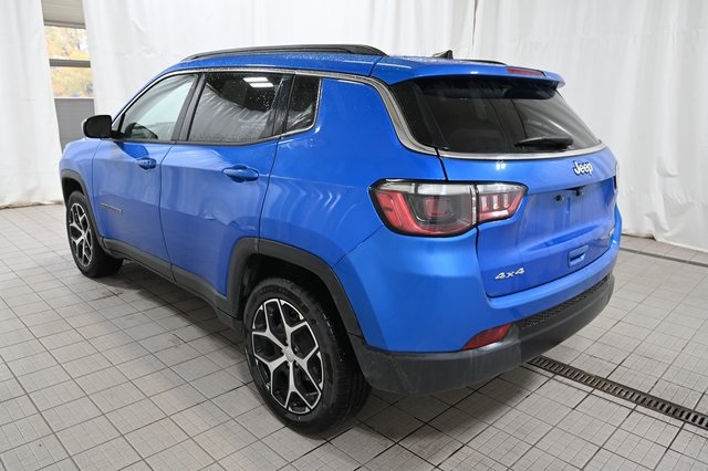 2024 Jeep Compass Latitude photo 2