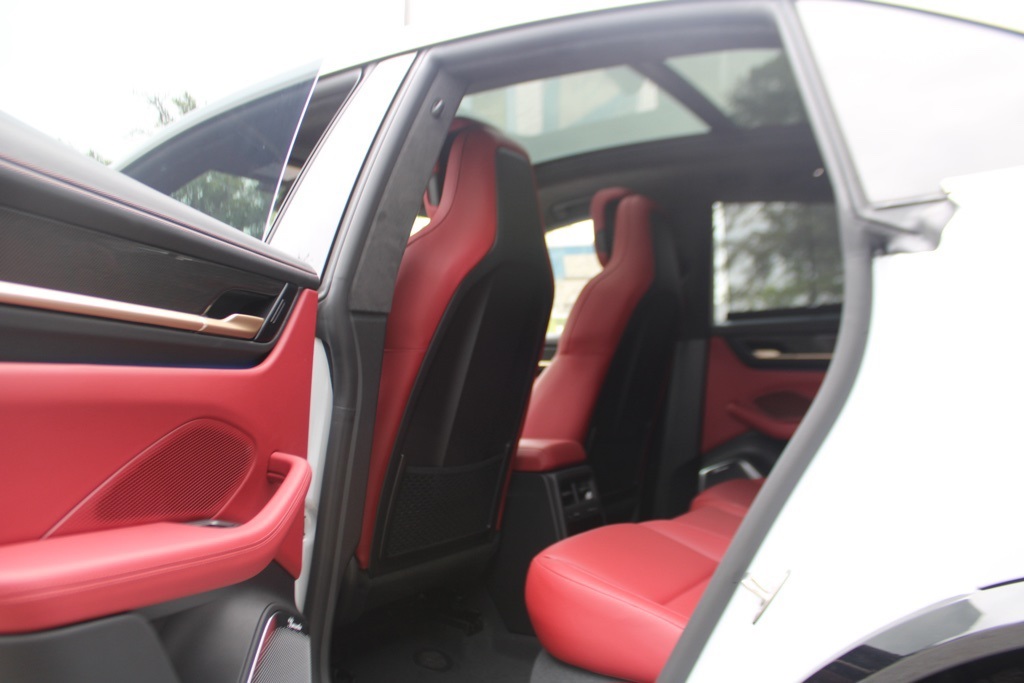 2025 Porsche Macan Electric Turbo photo 17