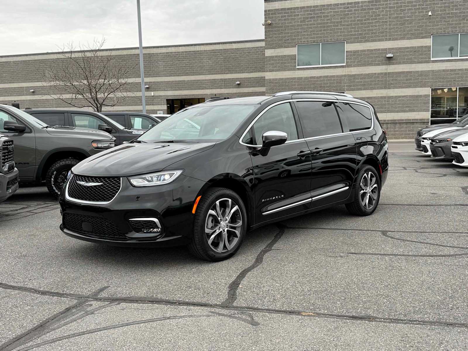 2026 Chrysler Pacifica Pinnacle's photo