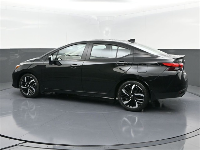 2025 Nissan Versa 1.6 SR photo 3