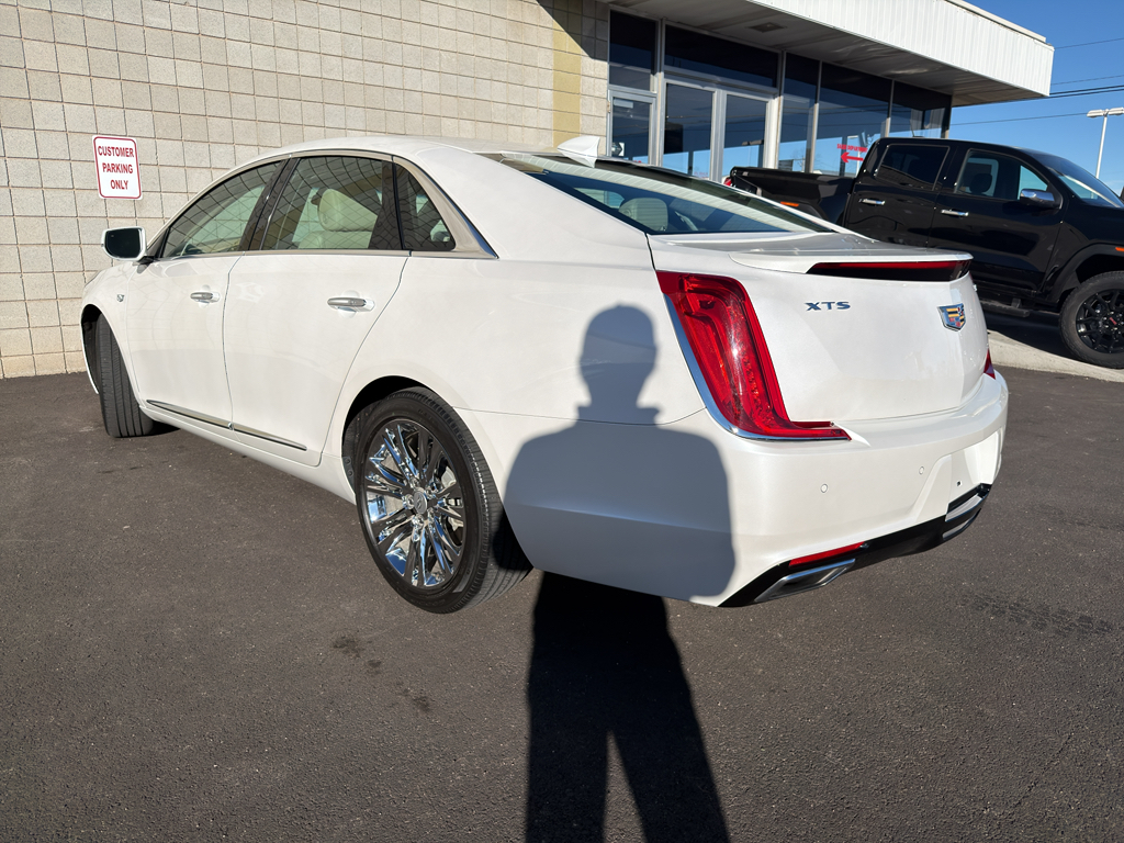 2019 Cadillac XTS Luxury photo 3