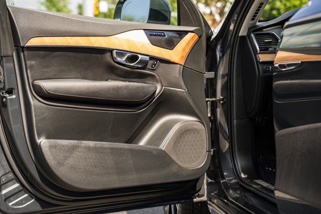 2022 Volvo XC90 Momentum photo 28