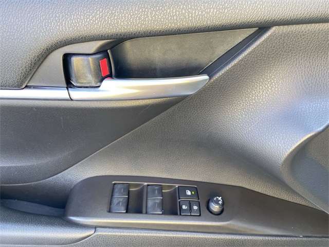 2024 Toyota Camry SE photo 5