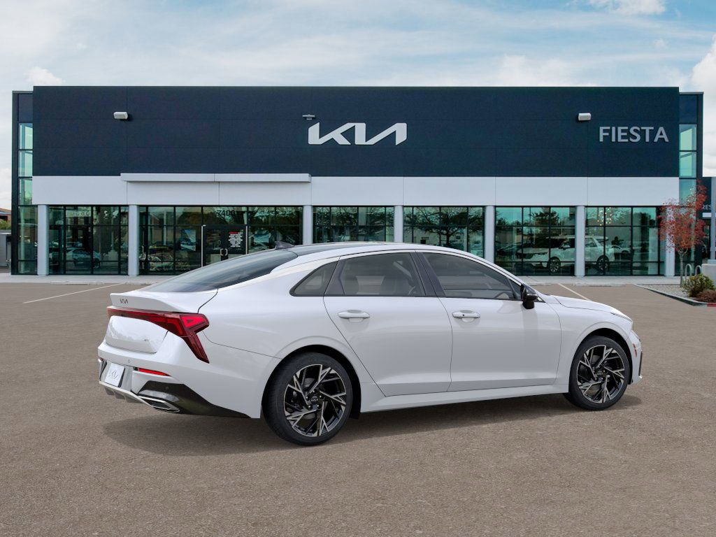 2025 Kia K5 GT-Line photo 4