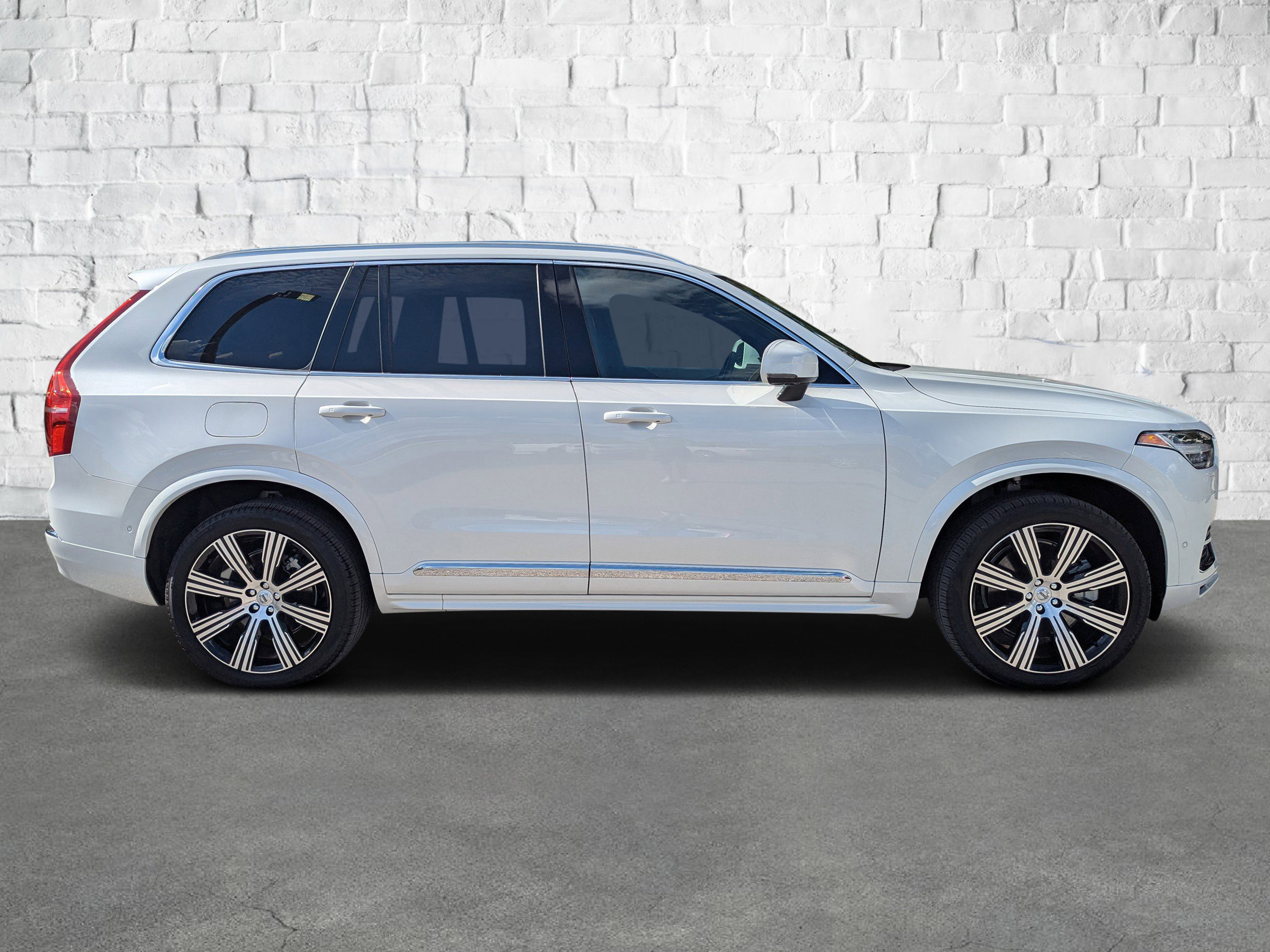 2025 Volvo XC90 photo 3