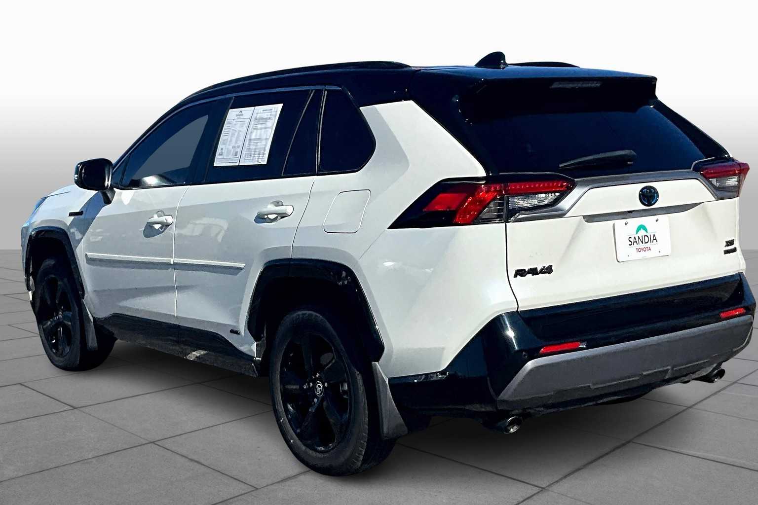 2021 Toyota RAV4 Hybrid XSE photo 10