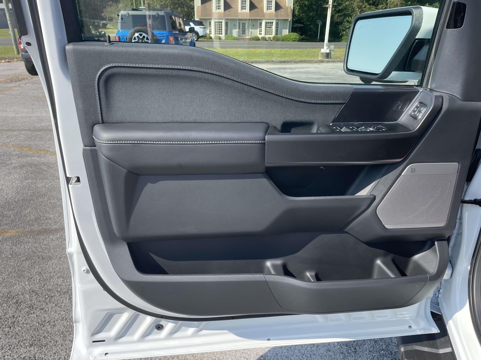 2025 Ford F-150 Lariat photo 13