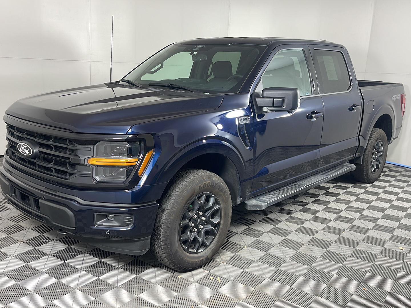 2024 Ford F-150 XLT photo 2