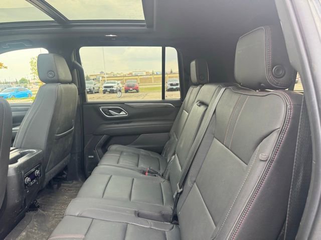 2022 Chevrolet Suburban RST photo 3