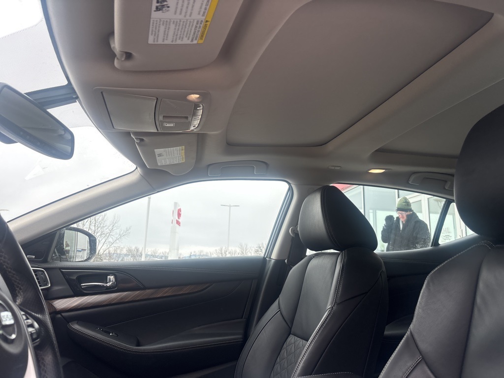 Used 2018 Nissan Maxima Platinum with VIN 1N4AA6AP7JC404919 for sale in Winona, Minnesota