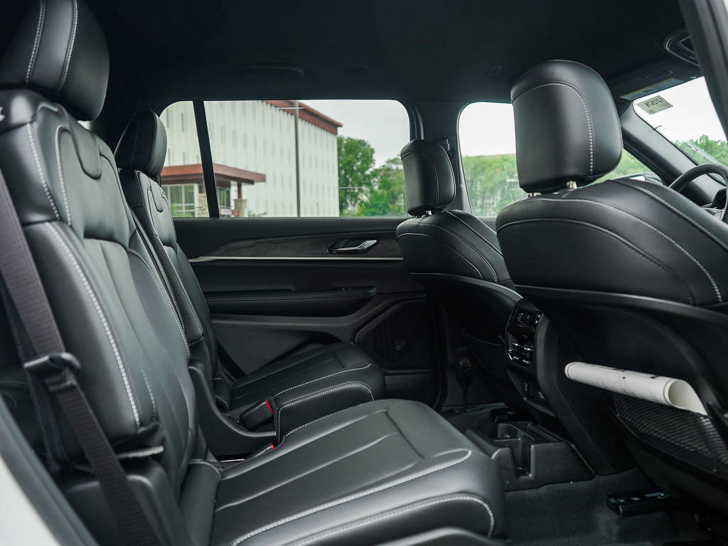 2025 Jeep Grand Cherokee Limited photo 12