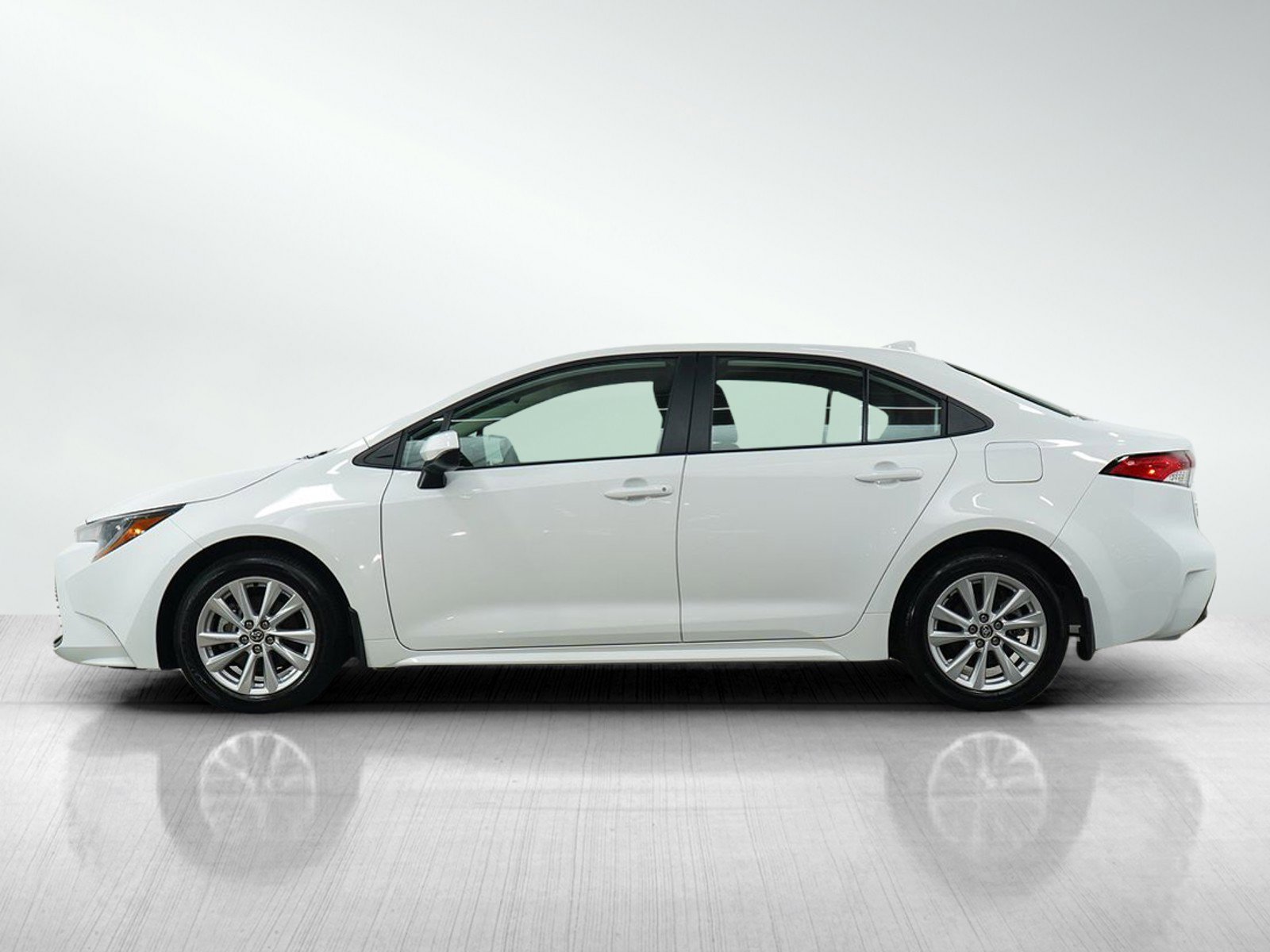 Used 2024 Toyota Corolla LE with VIN 5YFB4MDEXRP158780 for sale in Bloomington, Minnesota