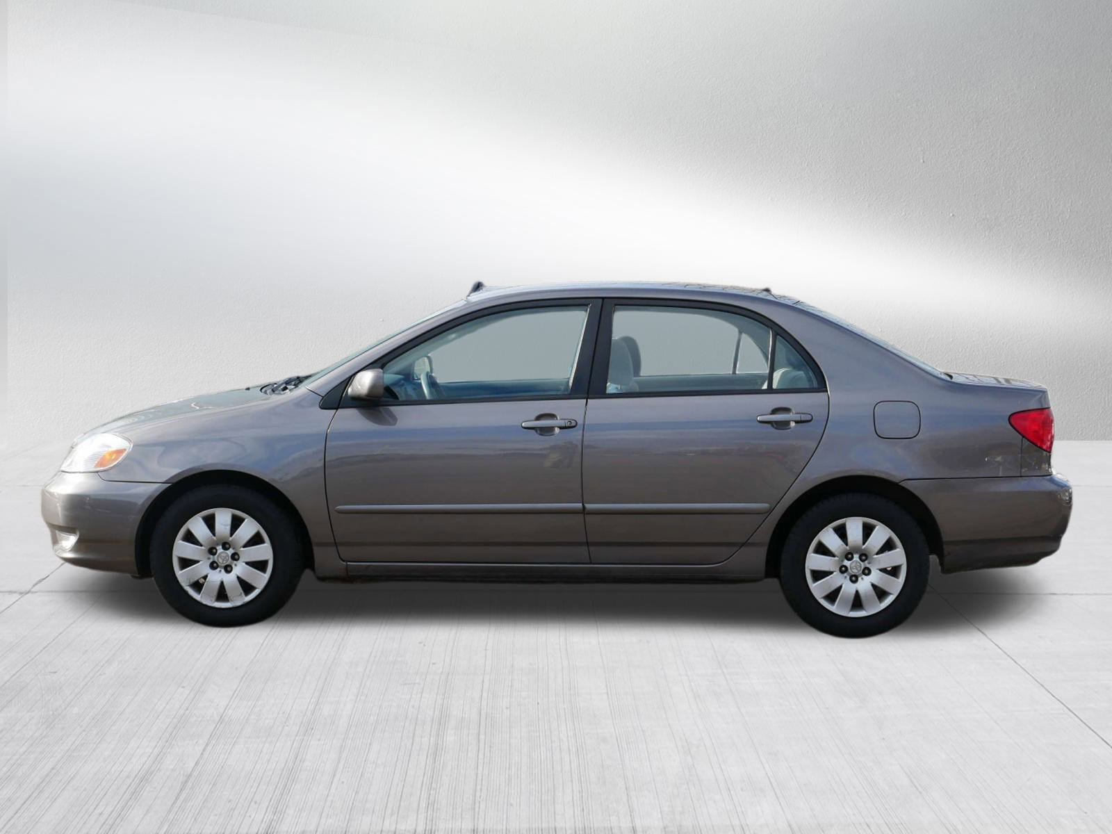 2003 Toyota Corolla CE photo 4
