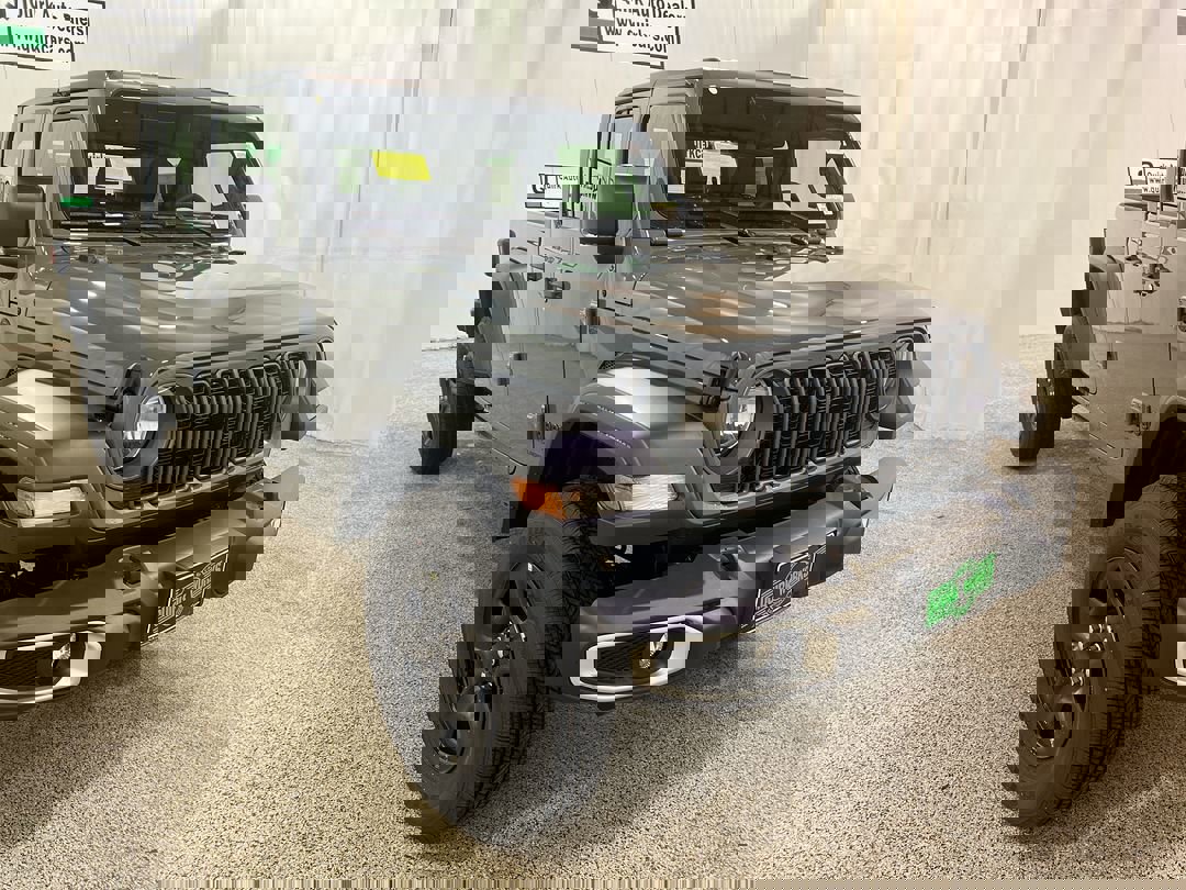 2026 Jeep Gladiator Sport's photo