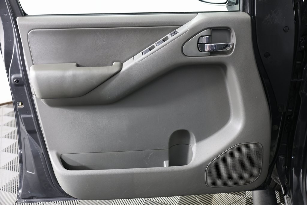 2012 Nissan Frontier SL photo 4