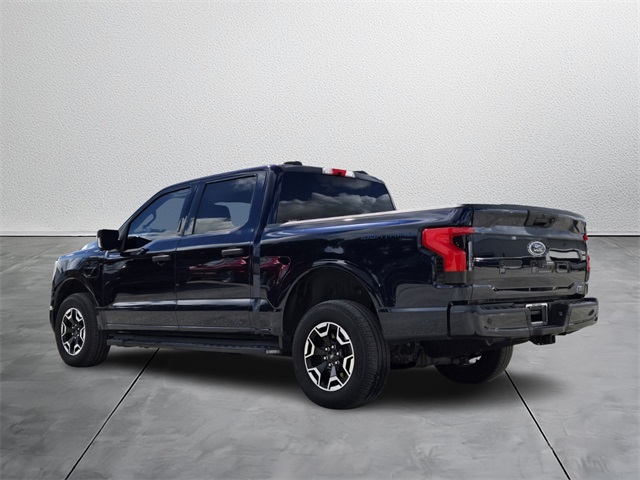 2022 Ford F-150 Lightning XLT photo 3