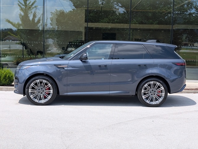 2025 Land Rover Range Rover Sport SE photo 2