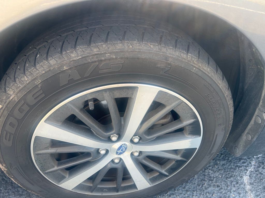 2019 Subaru Impreza 2.0i Premium photo 2