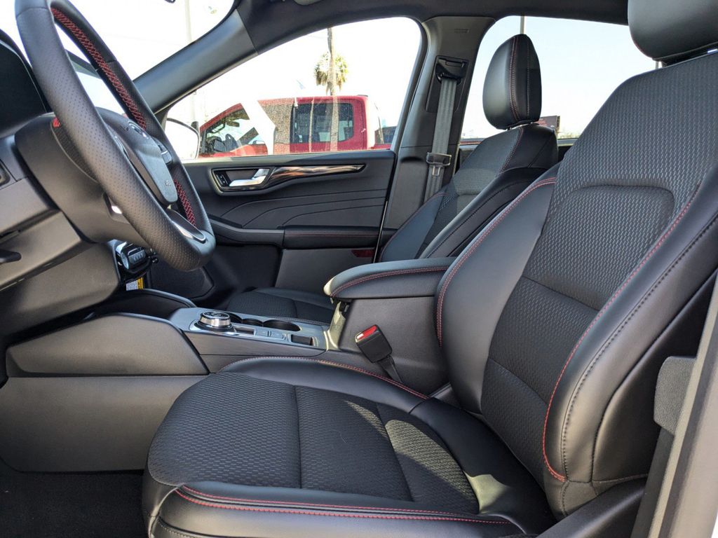 2025 Ford Escape Hybrid ST-Line Select photo 10